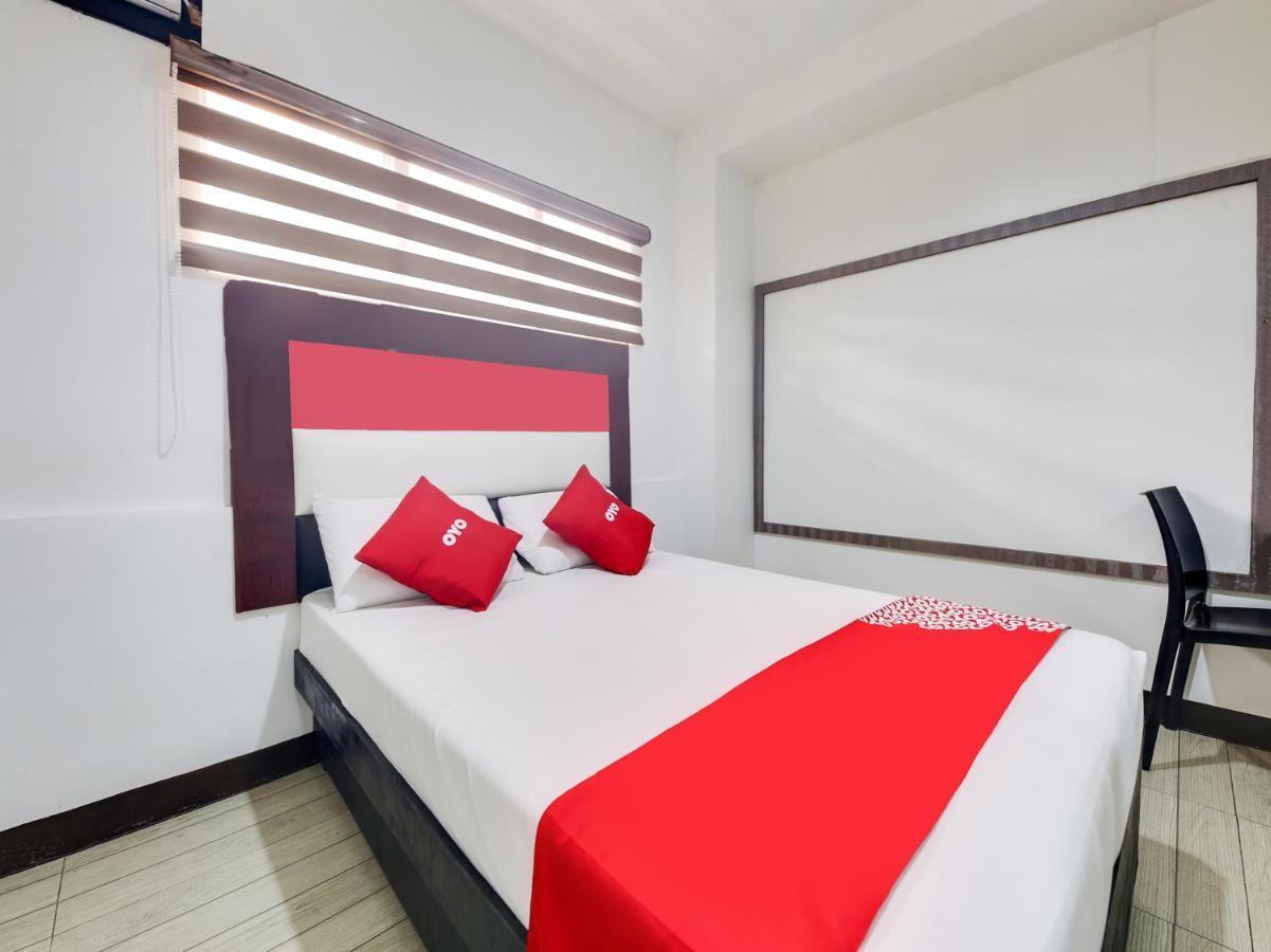 Oyo 895 Golden Majestic Pension Inn 马尼拉 外观 照片