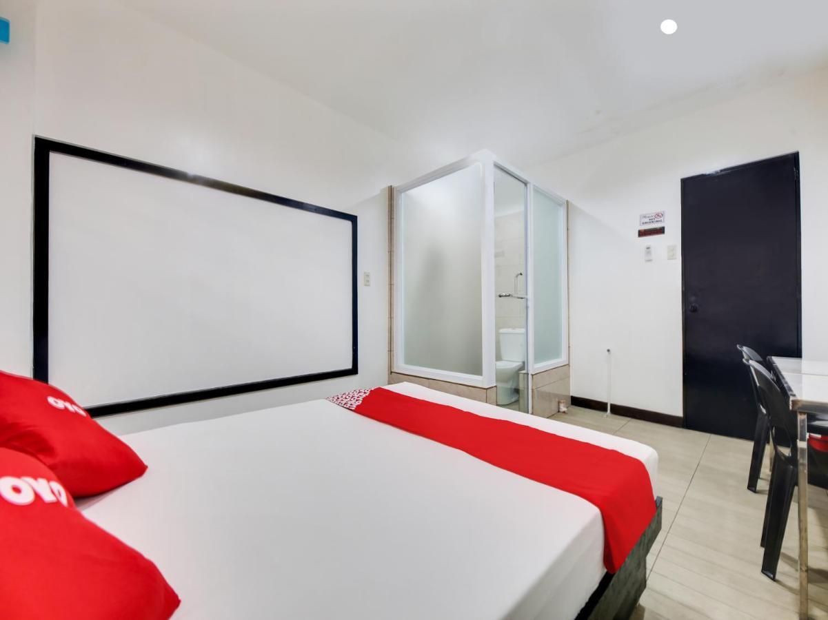 Oyo 895 Golden Majestic Pension Inn 马尼拉 外观 照片