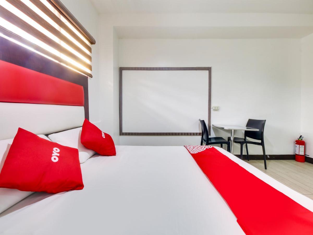 Oyo 895 Golden Majestic Pension Inn 马尼拉 外观 照片