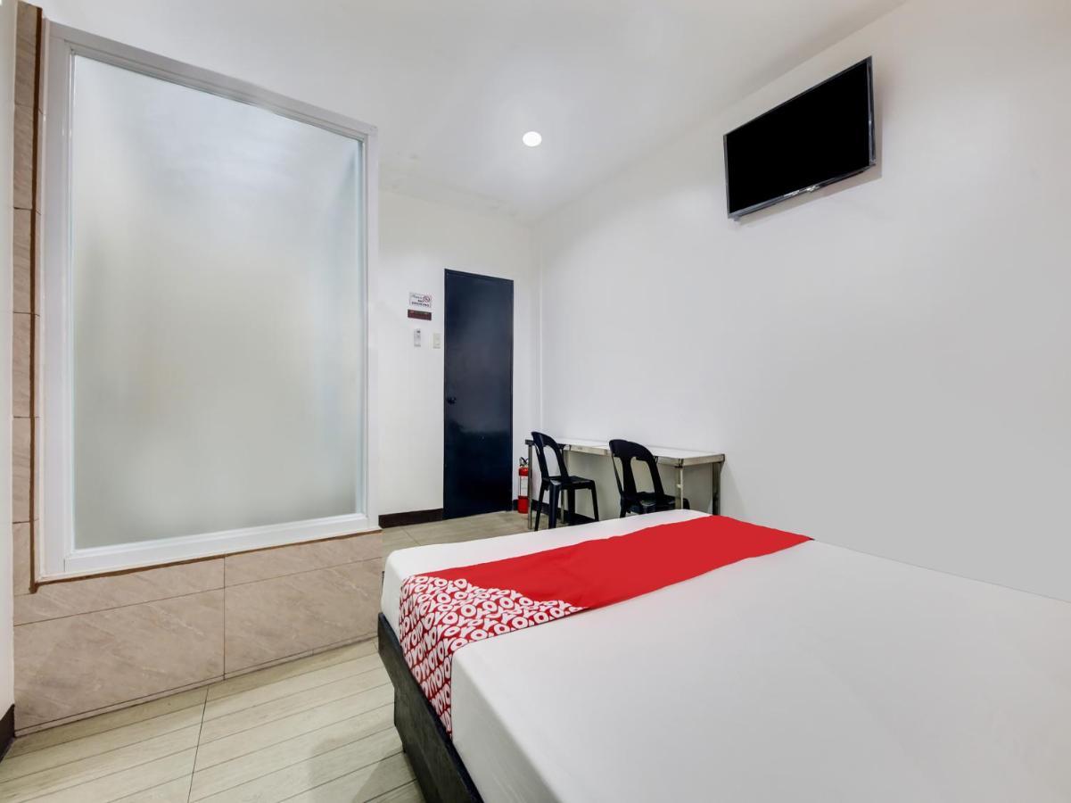 Oyo 895 Golden Majestic Pension Inn 马尼拉 外观 照片
